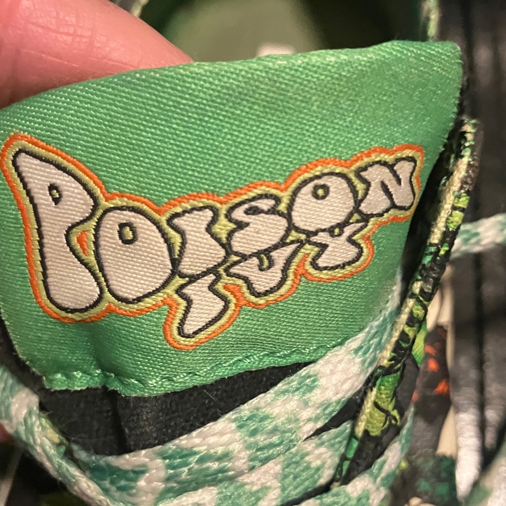 Poison Ivy Converse Lace Up Tennis Shoes - Picture 5 of 7